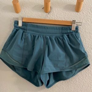 lululemon hotty hot short 2.5” sz 4